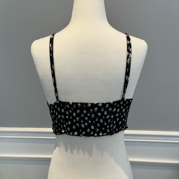 Garage crop tank top black with white flowers size small 55% viscose 45% rayon - Picture 4 of 4